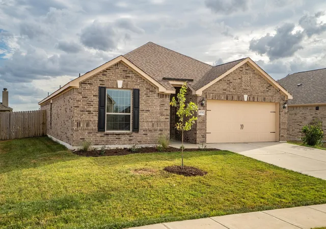 Photo 2 of Single family home for sale at 4006 Lakeview Dr, Sanger, TX 76266 | MLS# 21400131 | Listing updated on 2026-10-04