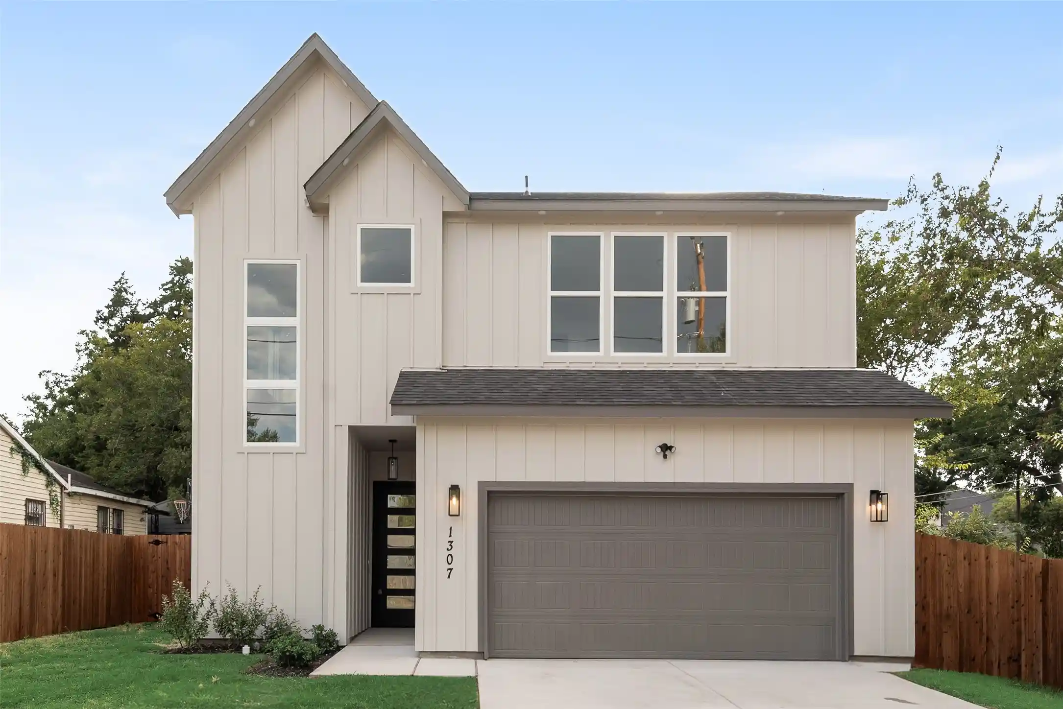 Photo 1 of Single family home for sale at 1307 Diceman Ave, Dallas, TX 75203 | MLS# 21401297 | Listing updated on 2026-10-14