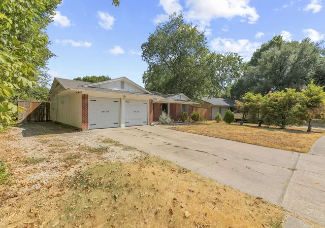 Photo 2 of Single family home for sale at 1306 N Floyd Rd, Richardson, TX 75080 | MLS# 21392575 | Listing updated on 2026-10-03