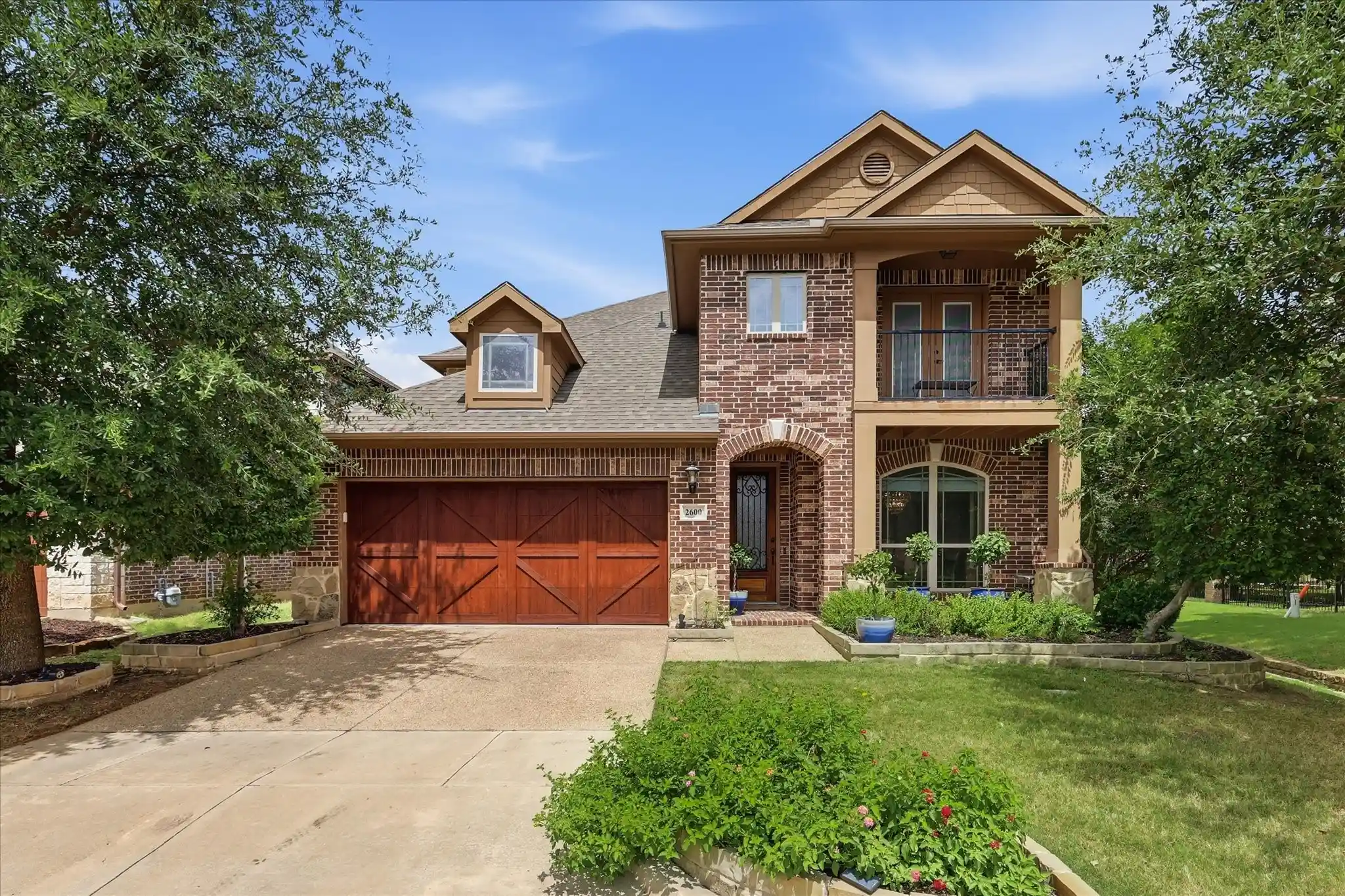 Photo 1 of Single family home for sale at 2600 Gateway Ct, Euless, TX 76039 | MLS# 21395280 | Listing updated on 2026-10-29