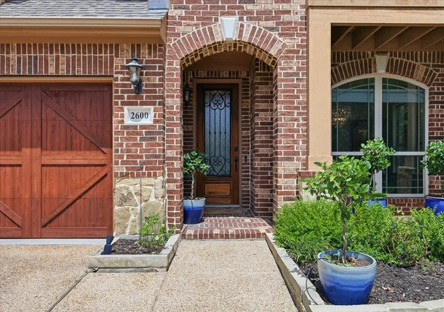 Photo 2 of Single family home for sale at 2600 Gateway Ct, Euless, TX 76039 | MLS# 21395280 | Listing updated on 2026-10-02
