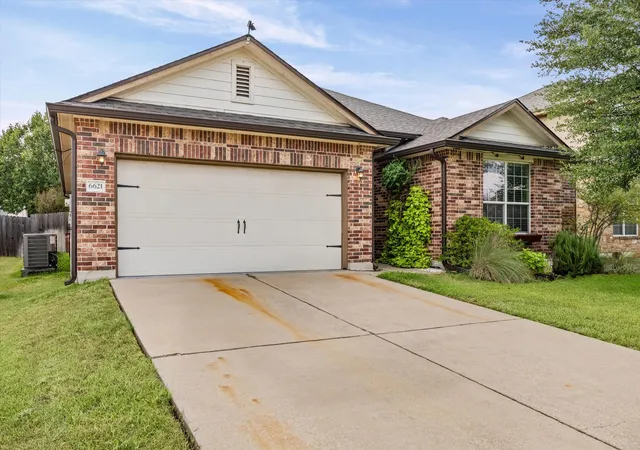 Photo 3 of Single family home for sale at 6621 Burling St, Woodway, TX 76712 | MLS# 21388776 | Listing updated on 2026-10-03