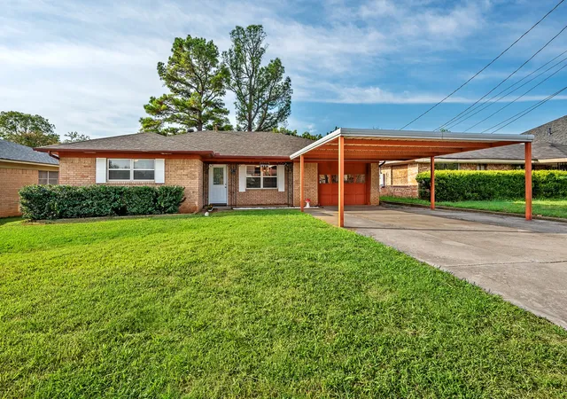 Single family home for sale at 2710 W Walker St, Denison, TX 75020 | MLS# 21398740