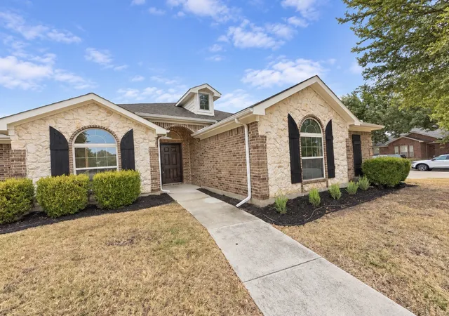 Photo 2 of Single family home for sale at 923 Grouse Rd, Glenn Heights, TX 75154 | MLS# 21391803 | Listing updated on 2026-10-02