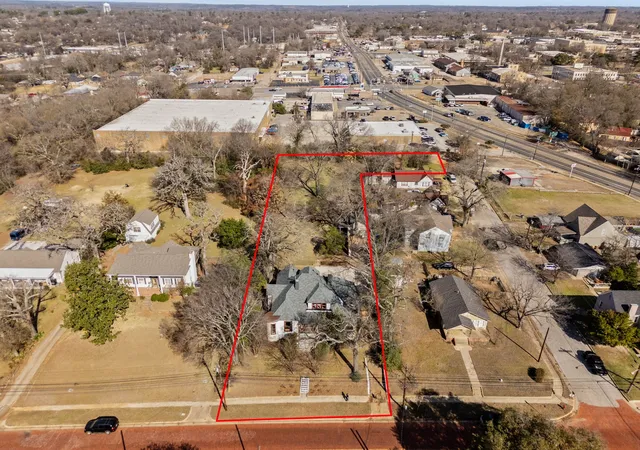 Single family home for sale at 911 W Houston, Tyler, TX 75702 | MLS# 21396548