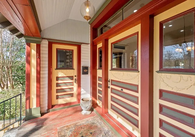 Photo 3 of Single family home for sale at 911 W Houston, Tyler, TX 75702 | MLS# 21396548 | Listing updated on 2026-10-02
