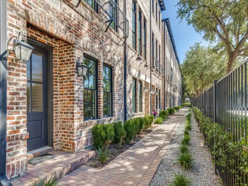 Photo 1 of Townhouse for sale at 4110 Runyon Rd, Addison, TX 75001 | MLS# 21399219 | Listing updated on 2026-10-26