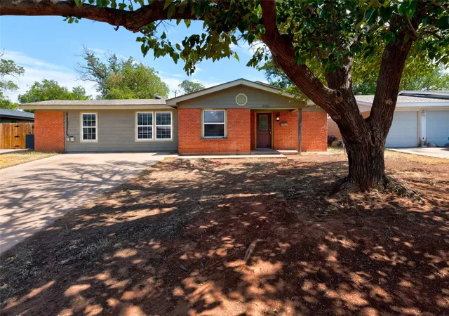 Photo 2 of Single family home for sale at 2001 Westview Dr, Abilene, TX 79603 | MLS# 21387922 | Listing updated on 2026-10-05