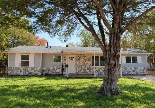 Photo 1 of Single family home for sale at 209 W Southern Ave, Saginaw, TX 76179 | MLS# 21401438 | Listing updated on 2026-10-02