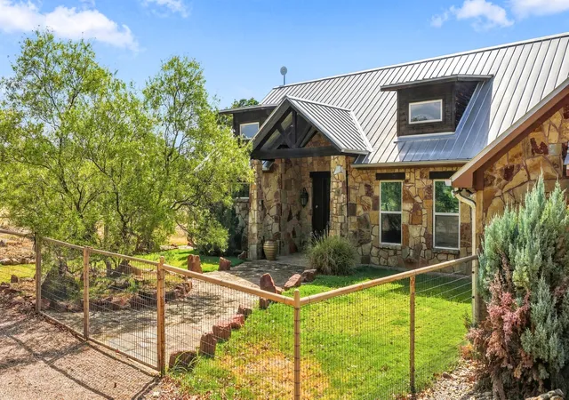 Photo 2 of Single family home for sale at 550 Post Oak Rd, Gordon, TX 76453 | MLS# 21394990 | Listing updated on 2026-10-02