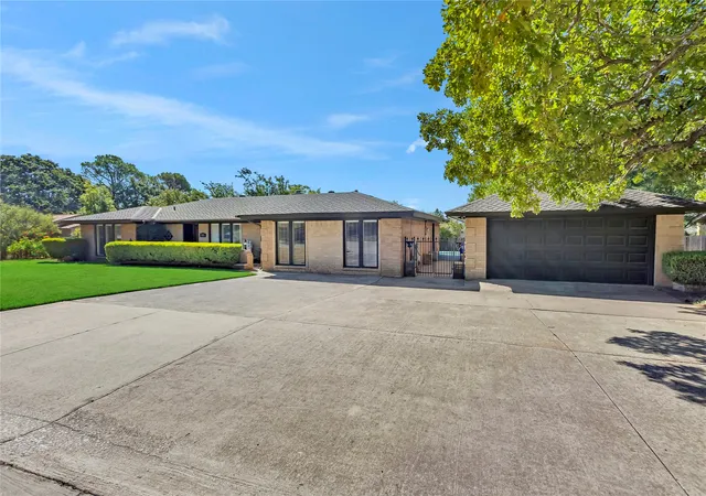 Photo 2 of Single family home for sale at 515 Hillside Rd, Colleyville, TX 76034 | MLS# 21395476 | Listing updated on 2026-10-02