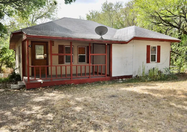 Photo 1 of Sale Pending at 4324 S Cedar Cir Dr, Dallas, TX 75237 | MLS# 21401100 | Listing updated on 2026-10-08