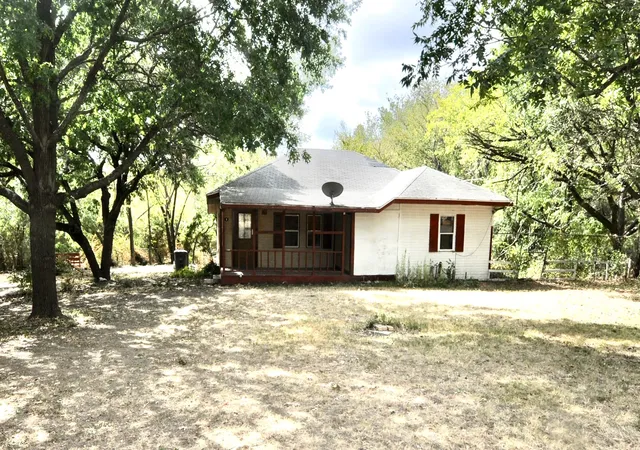 Photo 2 of Sale Pending at 4324 S Cedar Cir Dr, Dallas, TX 75237 | MLS# 21401100 | Listing updated on 2026-10-08