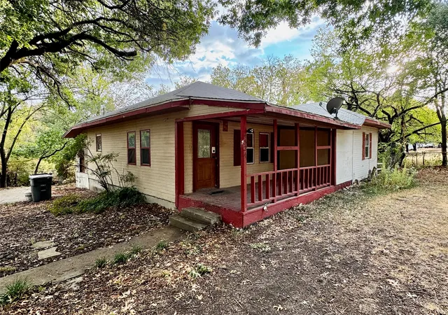 Photo 3 of Sale Pending at 4324 S Cedar Cir Dr, Dallas, TX 75237 | MLS# 21401100 | Listing updated on 2026-10-08