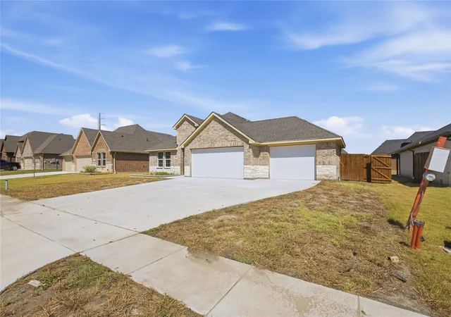 Photo 2 of Single family home for sale at 145 Trevor Ln, Greenville, TX 75402 | MLS# 21401555 | Listing updated on 2026-10-09