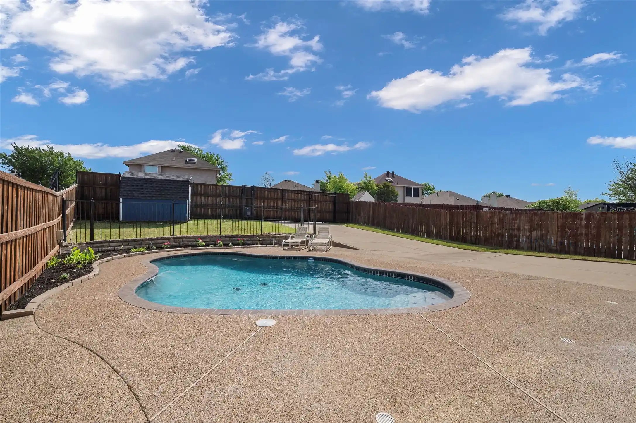 Photo 1 of Single family home for sale at 905 Elizabeth Dr, Lewisville, TX 75067 | MLS# 21398745 | Listing updated on 2026-10-29