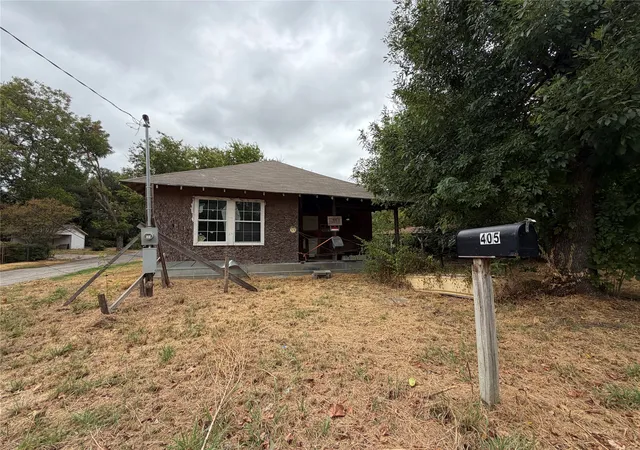 Photo 2 of Single family home for sale at 405 Charter St, Whitesboro, TX 76273 | MLS# 21401416 | Listing updated on 2026-10-02
