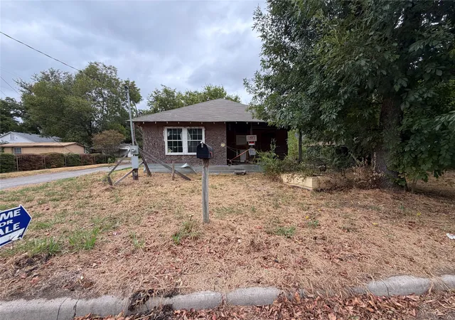 Photo 3 of Single family home for sale at 405 Charter St, Whitesboro, TX 76273 | MLS# 21401416 | Listing updated on 2026-10-02