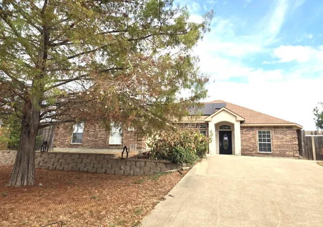 Photo 2 of Single family home for sale at 1406 Chancellor Dr, Kaufman, TX 75142 | MLS# 21401619 | Listing updated on 2026-10-09