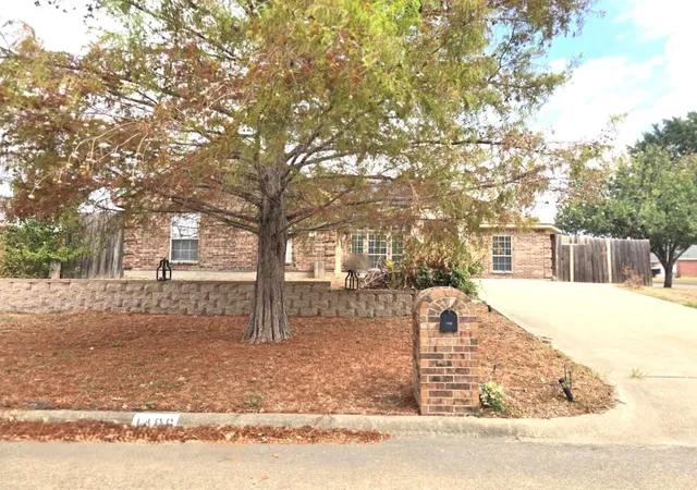 Photo 3 of Single family home for sale at 1406 Chancellor Dr, Kaufman, TX 75142 | MLS# 21401619 | Listing updated on 2026-10-09