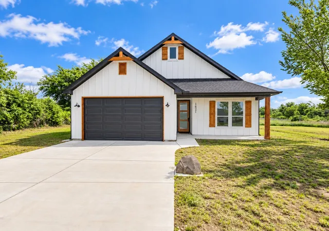 Single family home for sale at 1621 County Rd 4764, Boyd, TX 76023 | MLS# 21399903