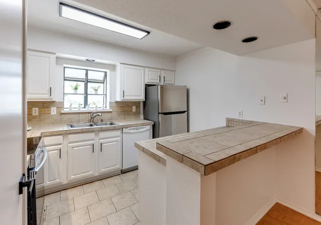 Photo 3 of Condo for sale at 15221 Berry Trl #304, Dallas, TX 75248 | MLS# 21401661 | Listing updated on 2026-10-02