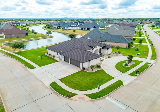 Photo 3 of Single family home for sale at 6343 Weatherby Rd, Granbury, TX 76049 | MLS# 21397972 | Listing updated on 2026-10-10