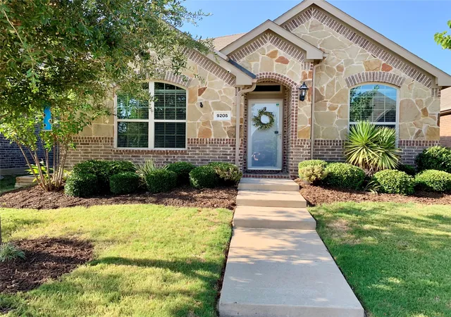 Photo 1 of Single family home for sale at 9205 Wayne St, Cross Roads, TX 76227 | MLS# 21400512 | Listing updated on 2026-10-02