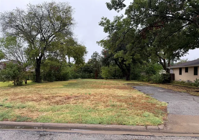 Land for sale at 1405 N Graves St, McKinney, TX 75069 | MLS# 21401676