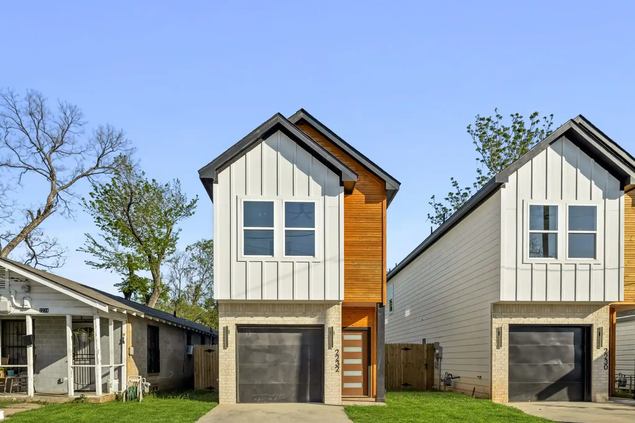 Photo 1 of Single family home for sale at 2230 Hooper St, Dallas, TX 75215 | MLS# 21401679 | Listing updated on 2026-10-24