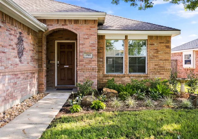 Photo 2 of Single family home for sale at 1709 White Mountain Way, Princeton, TX 75407 | MLS# 21397447 | Listing updated on 2026-10-02