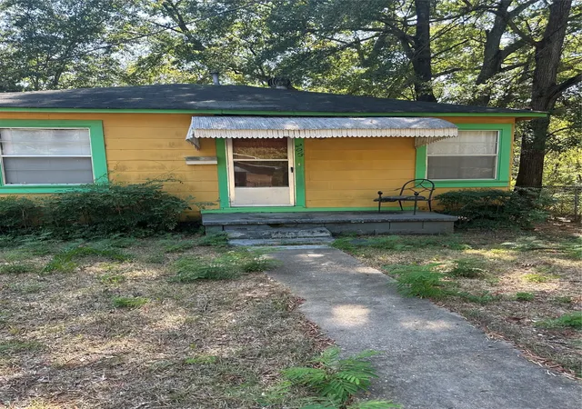 Single family home for sale at 2015 Garden St, Shreveport, LA 71101 | MLS# 21400255