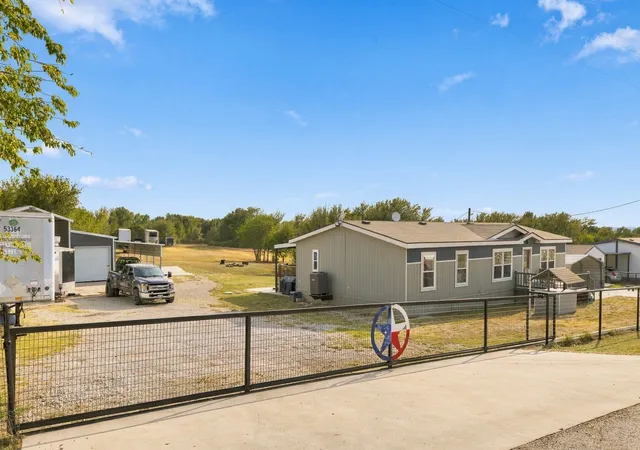 Photo 2 of Manufactured home for sale at 167 Denton Hts Ln, Weatherford, TX 76085 | MLS# 21400337 | Listing updated on 2026-10-02