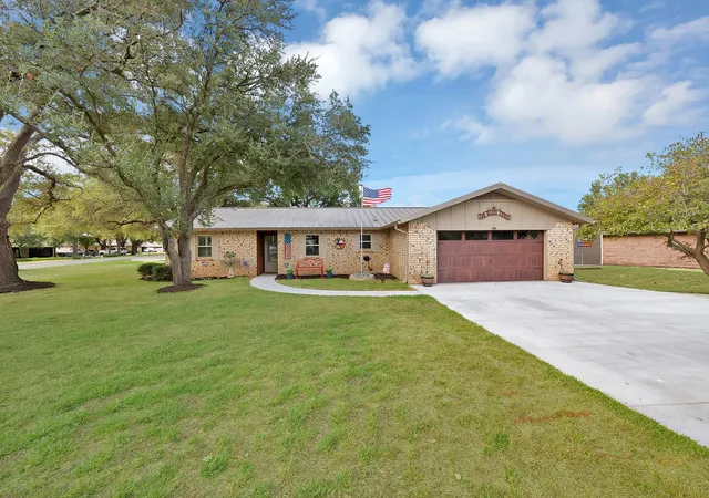 Photo 2 of Single family home for sale at 4101 Newport Bay Ct, Granbury, TX 76049 | MLS# 21393472 | Listing updated on 2026-10-09
