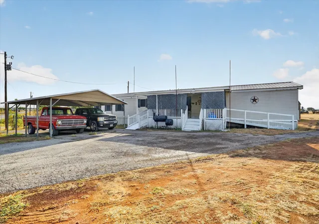 Manufactured home for sale at 5703 N Sunchase Dr, Granbury, TX 76049 | MLS# 21401713
