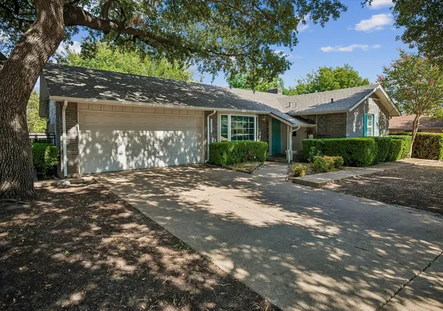 Photo 3 of Single family home for sale at 1228 Farnham Ct E, Irving, TX 75062 | MLS# 21398444 | Listing updated on 2026-10-08