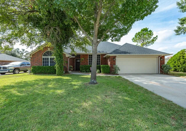 Photo 3 of Single family home for sale at 2106 Ridgewood Dr, Bridgeport, TX 76426 | MLS# 21401693 | Listing updated on 2026-10-02