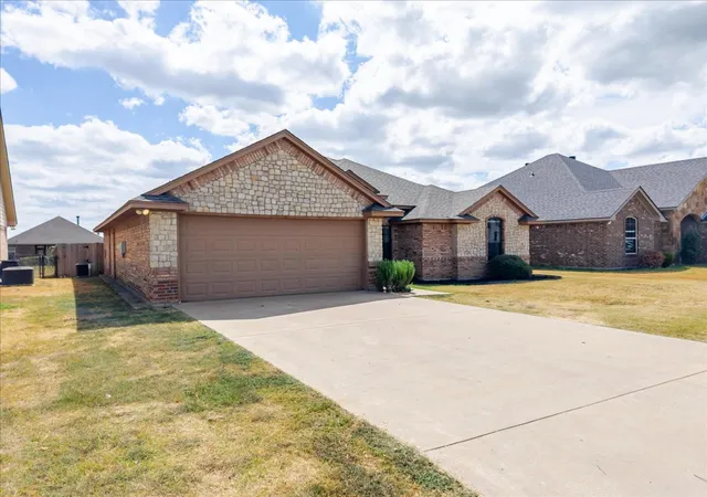 Photo 2 of Single family home for sale at 9120 Parkview Cir, Tolar, TX 76476 | MLS# 21401758 | Listing updated on 2026-10-02