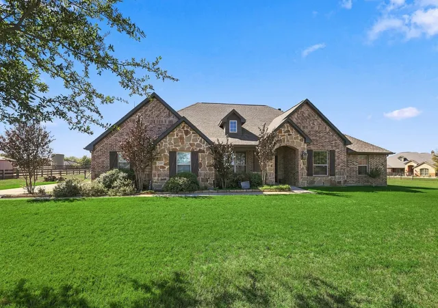 Photo 1 of Single family home for sale at 209 Highland Hills Blvd, Decatur, TX 76234 | MLS# 21401610 | Listing updated on 2026-10-06