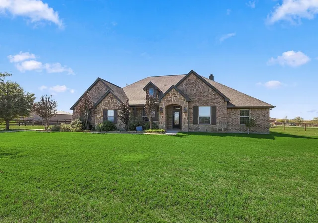 Photo 2 of Single family home for sale at 209 Highland Hills Blvd, Decatur, TX 76234 | MLS# 21401610 | Listing updated on 2026-10-06