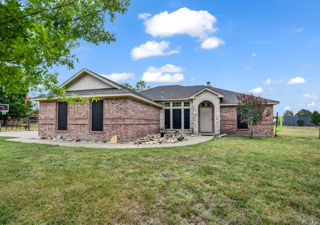 Photo 1 of Single family home for sale at 108 Butternut Ct, Weatherford, TX 76088 | MLS# 21386619 | Listing updated on 2026-10-06