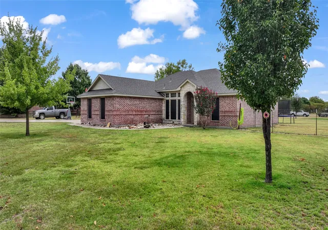 Photo 2 of Single family home for sale at 108 Butternut Ct, Weatherford, TX 76088 | MLS# 21386619 | Listing updated on 2026-10-06