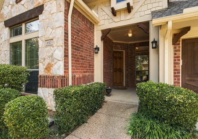 Photo 3 of Single family home for sale at 850 Carolina Way, Lantana, TX 76226 | MLS# 21401783 | Listing updated on 2026-10-02