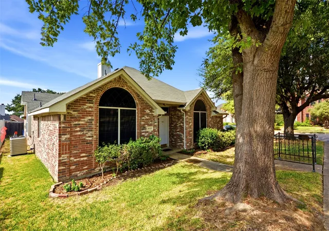 Photo 2 of Single family home for sale at 7117 Charleston Dr, Rowlett, TX 75089 | MLS# 21384997 | Listing updated on 2026-10-08