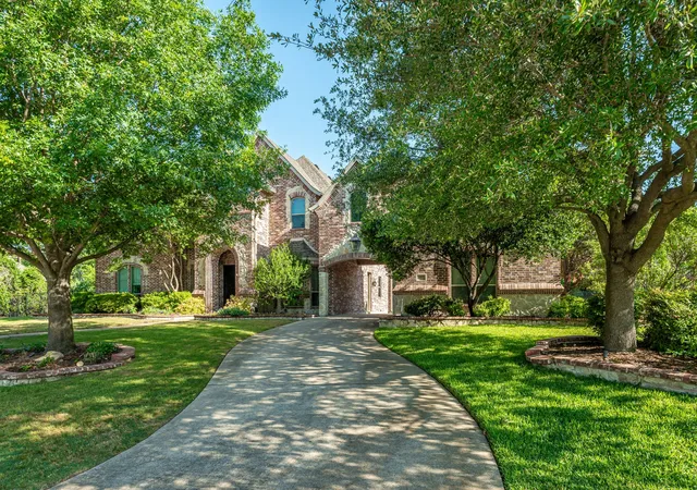 Photo 3 of Single family home for sale at 1412 Parkview Ln, Murphy, TX 75094 | MLS# 21399356 | Listing updated on 2026-10-02