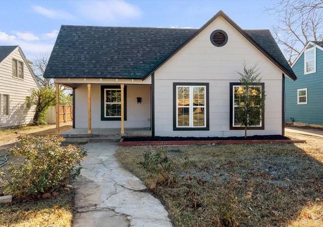 Photo 3 of Single family home for sale at 2736 Marigold Ave, Fort Worth, TX 76111 | MLS# 21401802 | Listing updated on 2026-10-02