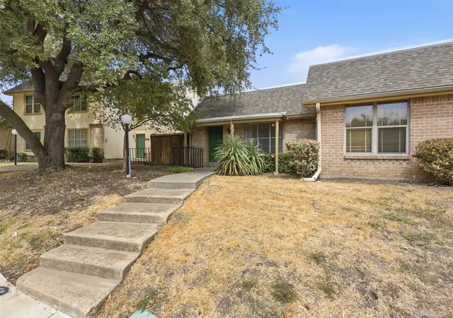 Townhouse for sale at 13915 Brookgreen Dr, Dallas, TX 75240 | MLS# 21393473