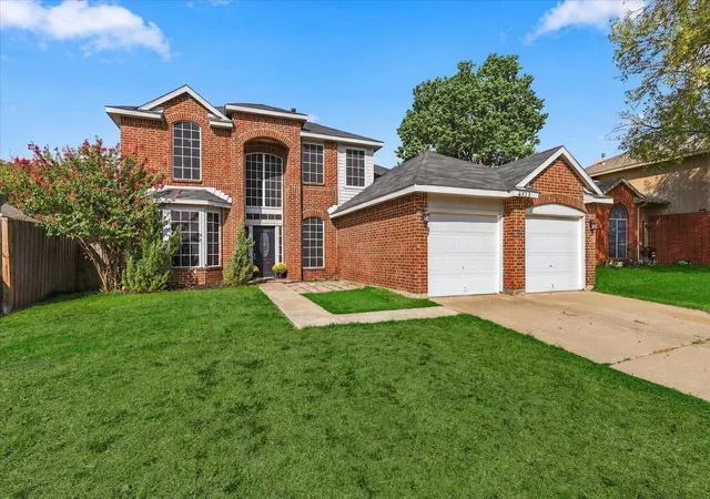 Photo 2 of Single family home for sale at 4323 Briar Hl Dr, Grand Prairie, TX 75052 | MLS# 21399930 | Listing updated on 2026-10-30