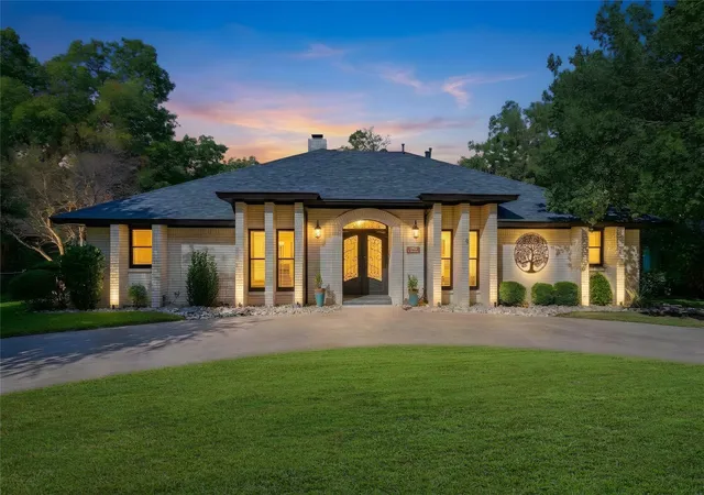 Photo 1 of Single family home for sale at 1005 S Denton St, Gainesville, TX 76240 | MLS# 21385981 | Listing updated on 2026-10-02