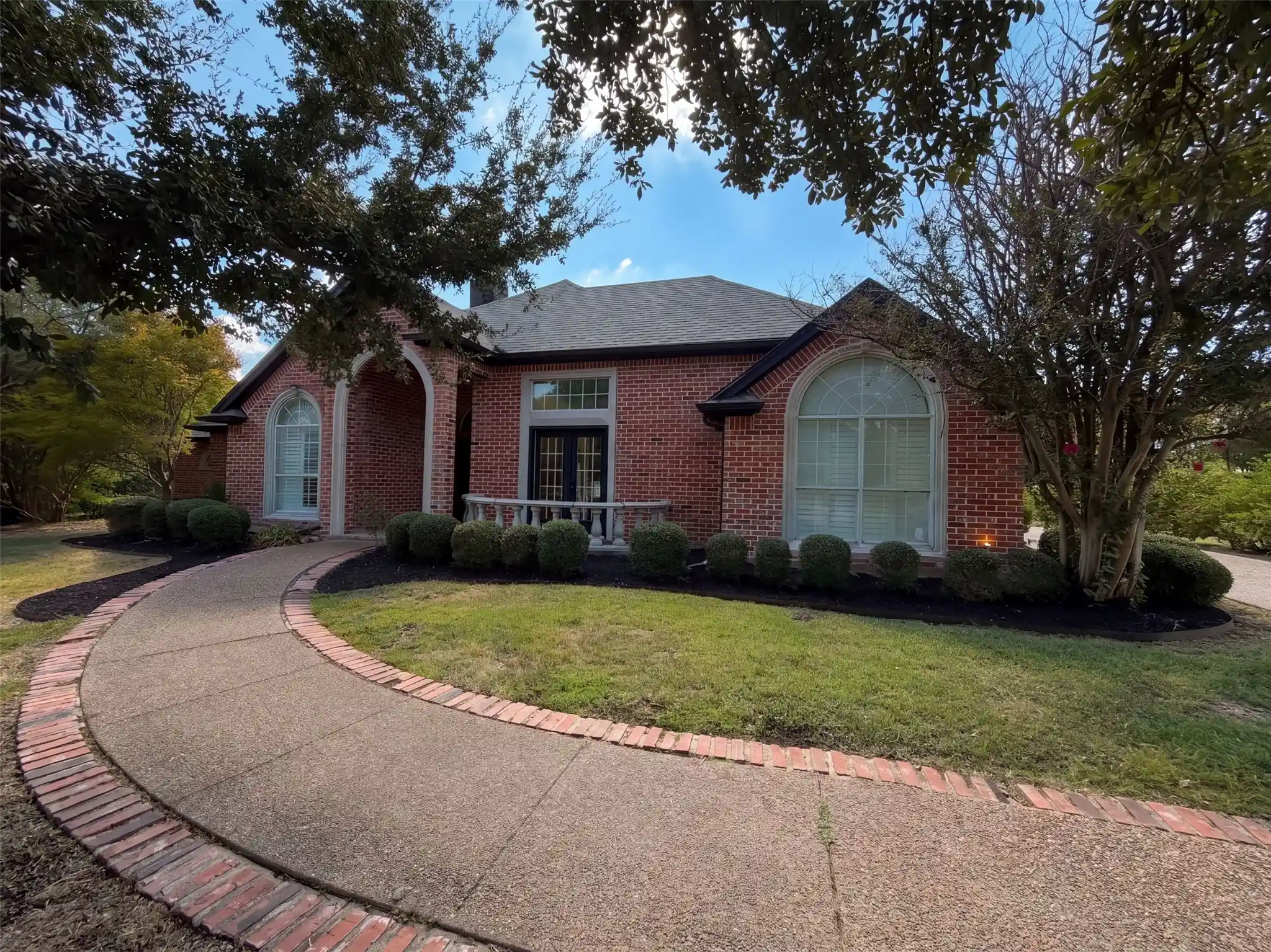 Single family home for sale at 2836 S Lakeview Dr, Cedar Hill, TX 75104 | MLS# 21401834
